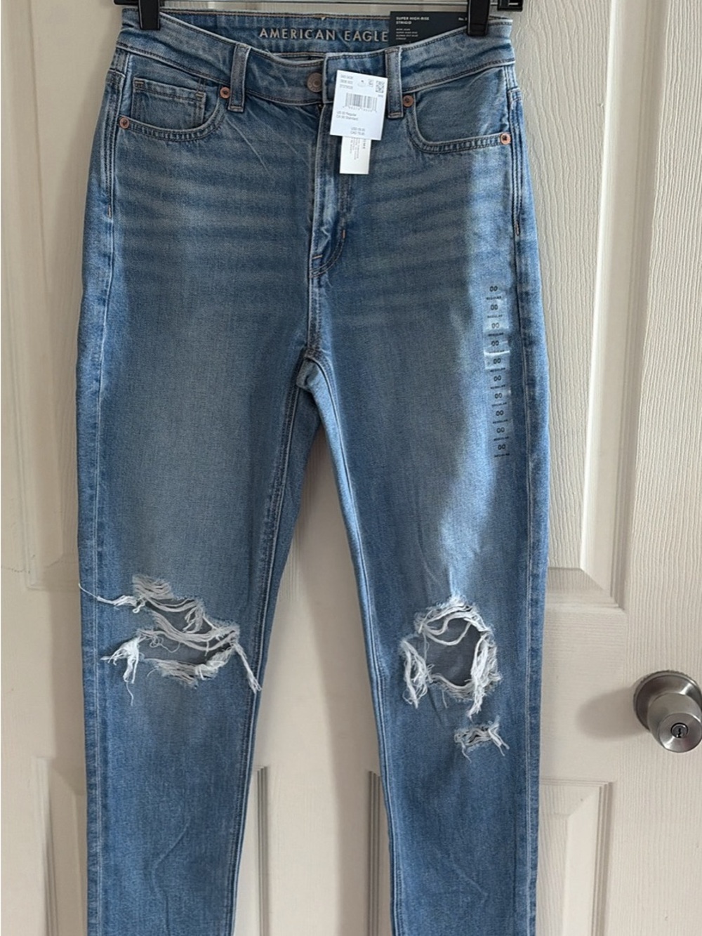 American Eagle Outfitters Light Blue Ripped Mom jeans size 00regular 24w